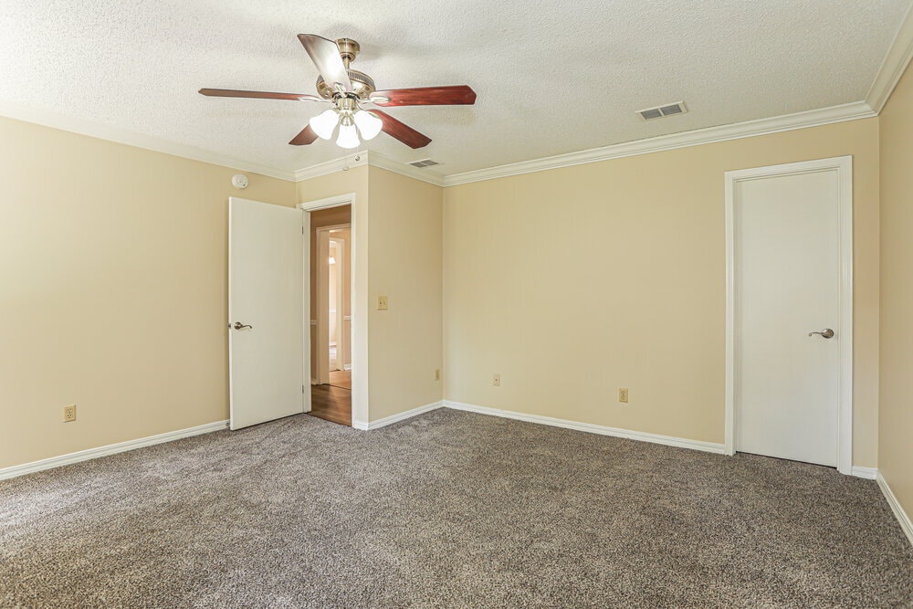 Building Photo - 8323 Cross Timbers Dr W