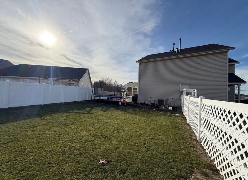 Building Photo - 562 Water Wheel Ln