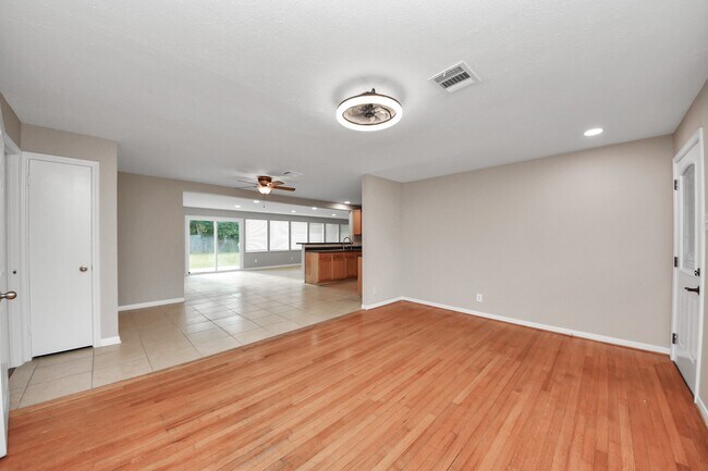 Building Photo - 7914 Marinette Dr