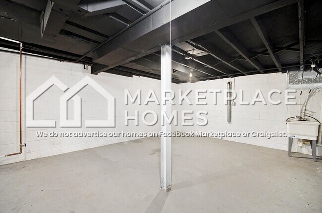 Building Photo - 18445 Teppert St
