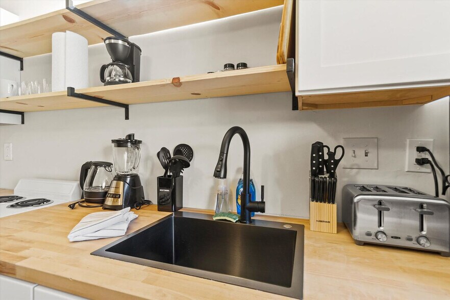 Building Photo - 3801 SW Triana Blvd