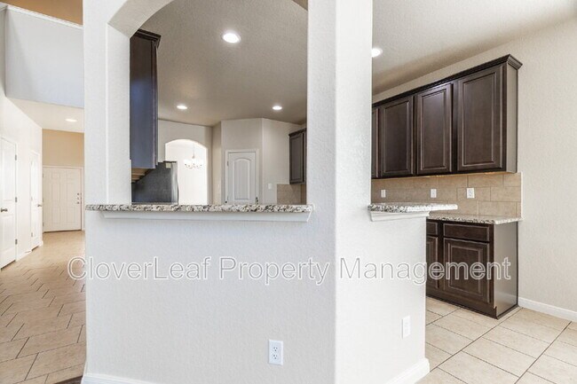 Building Photo - 5167 Top Ridge Ln