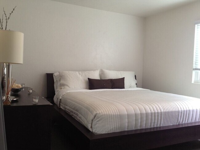 Building Photo - 2238 Manchester Ave