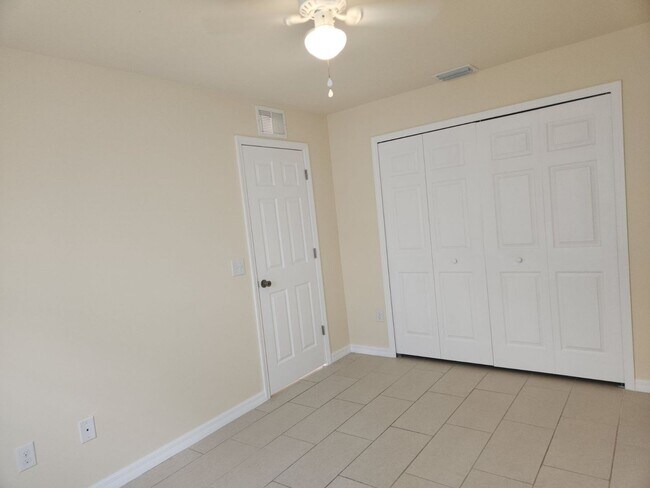 Building Photo - Duplex for rent