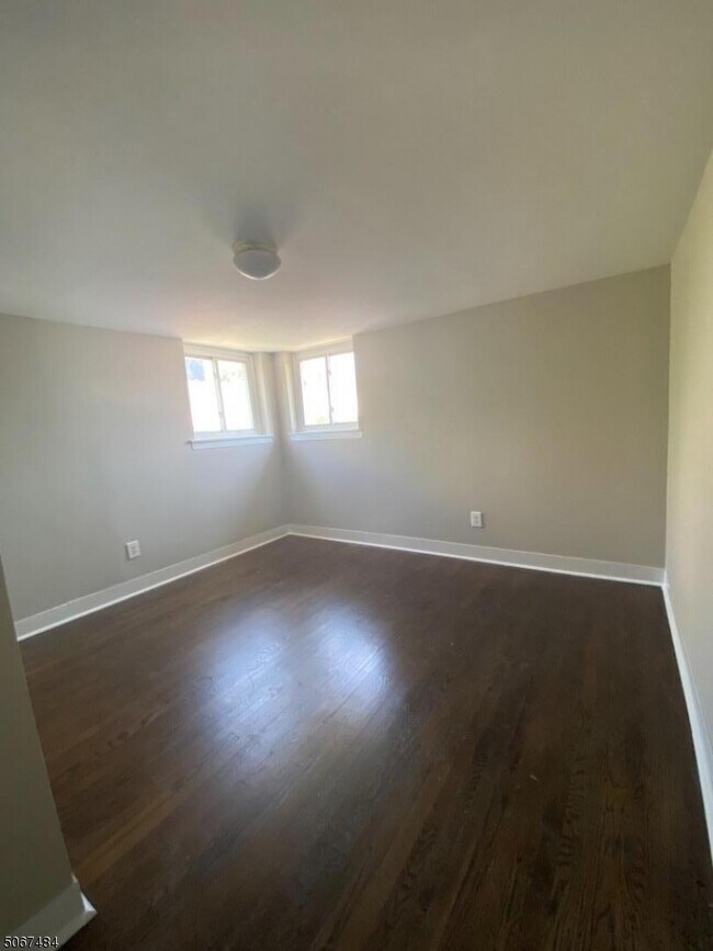 Building Photo - 339 N 6th St