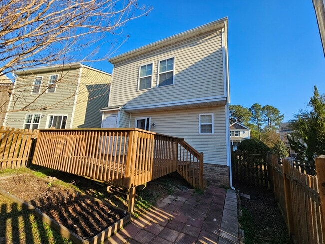 Building Photo - 165 Canal Pl Cir