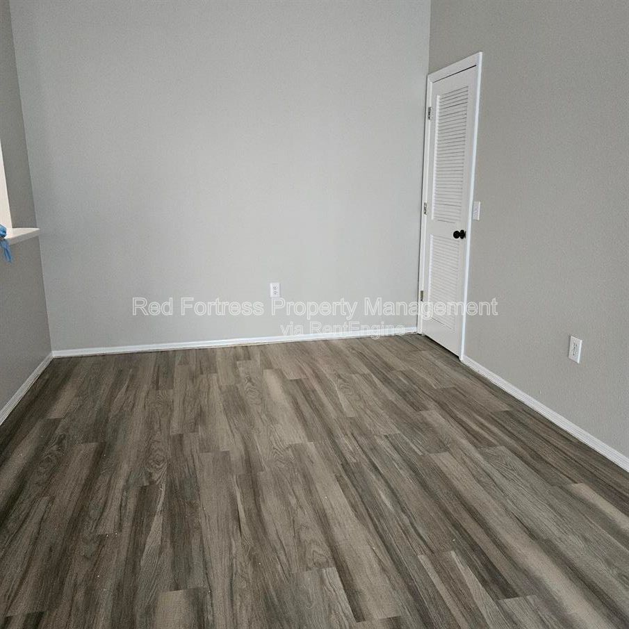 Building Photo - 9005 Colby Dr
