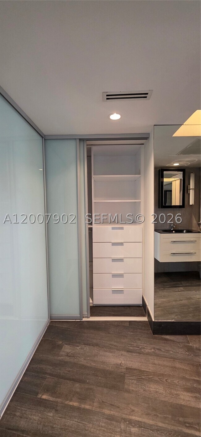 Building Photo - 5255 Collins Ave