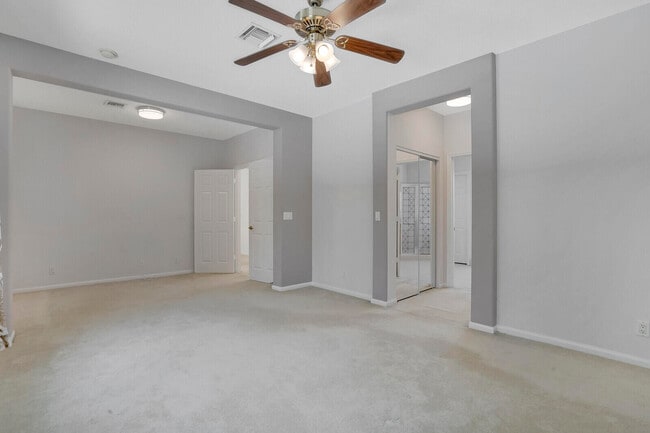 Building Photo - 6164 C Durham Dr