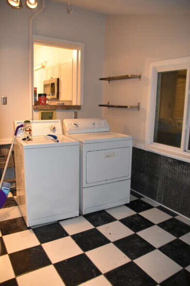 In House Washer Dryer - 510 W 1st Ave