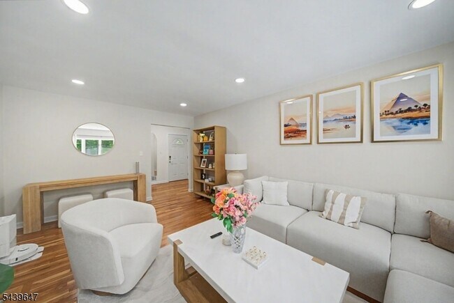 Building Photo - 5 Forest Dr
