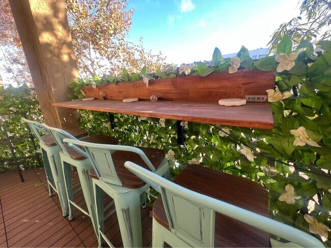 Building Photo - 550 Camino De La Reina