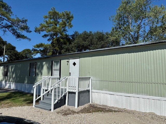Primary Photo - 205 W Conyers Ave