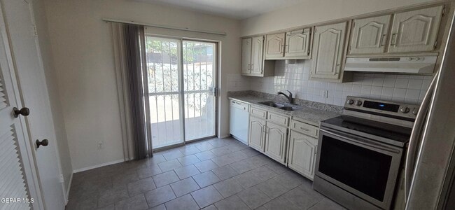 Building Photo - 9009 DARLINA Dr