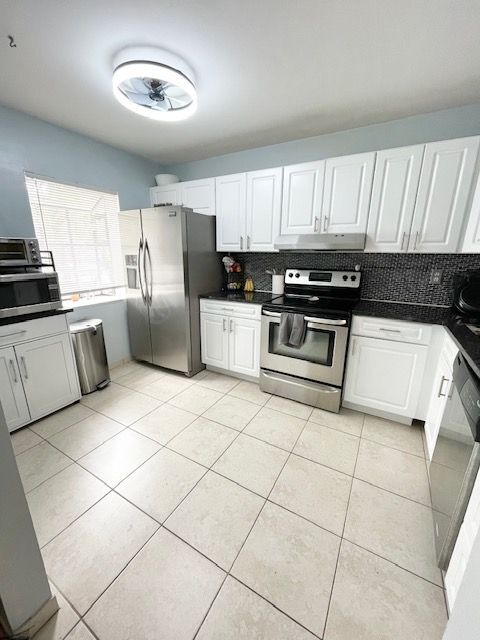 Building Photo - 3473 Carambola Cir S