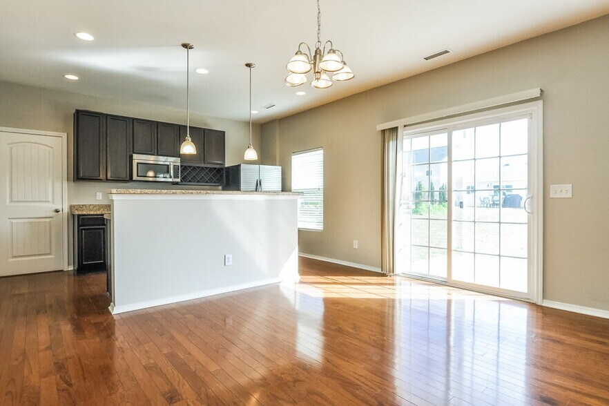 Building Photo - 547 Kerriann Ln