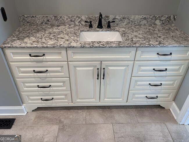 Building Photo - 4901 Planters Walk