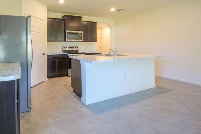 Building Photo - 1524 SW Bermel Ave