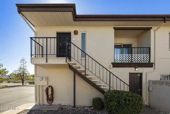 Building Photo - 756 JOAN D ARC Ave