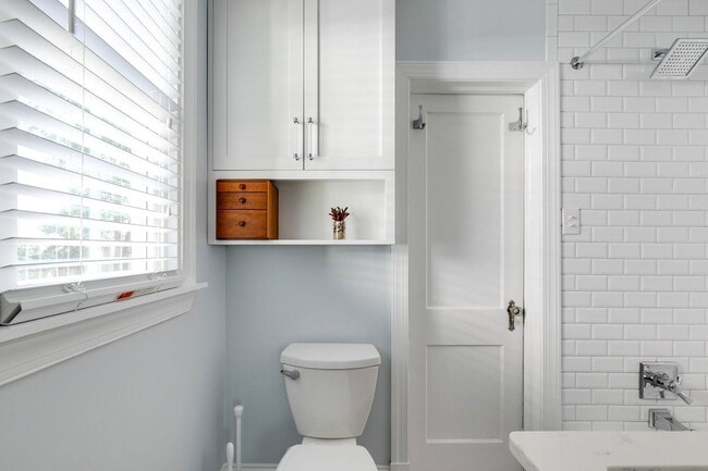 Building Photo - 5000 Bromley Ln