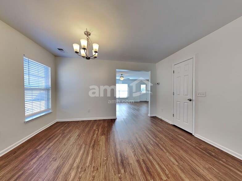 Building Photo - 3007 Crusades St