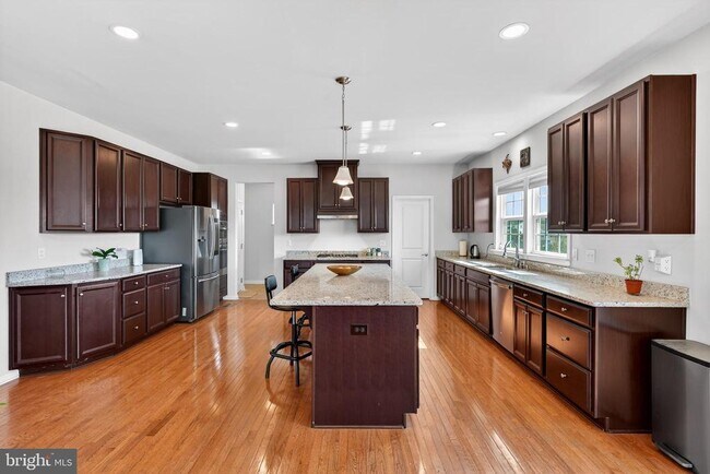 Building Photo - 40 Gina Dr