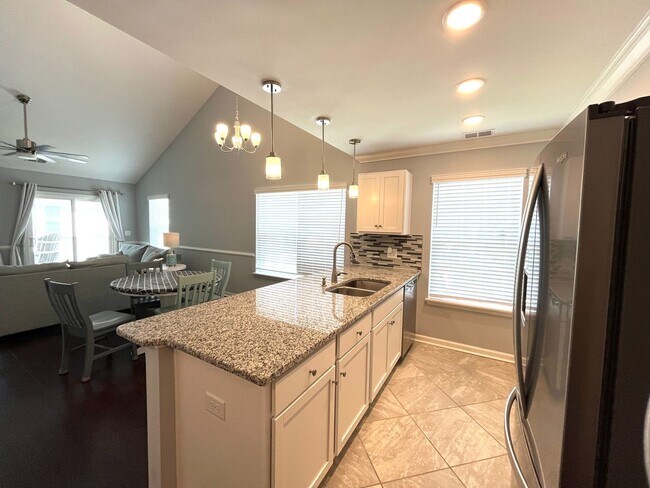 Building Photo - Remodeled 2 Bedroom, 2 Bath Furnished Cond...