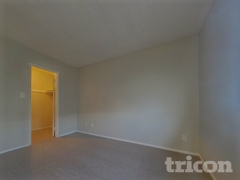 Building Photo - 3607 N 87th Ave