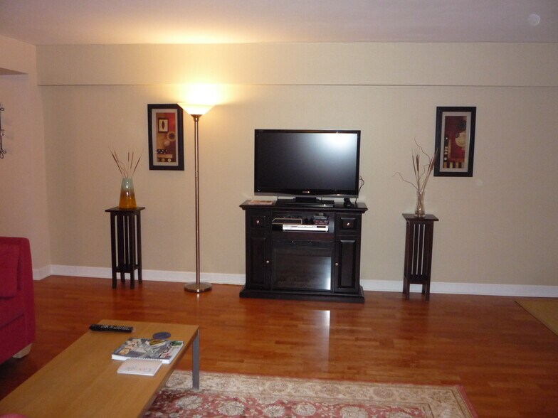 Building Photo - 4970 N Marine Dr