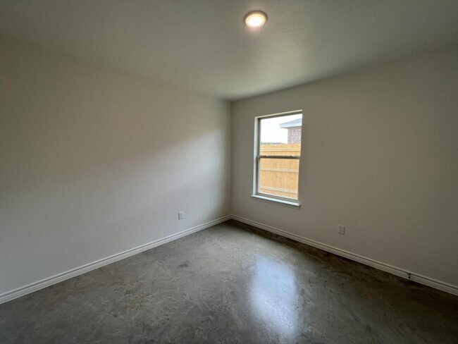 Building Photo - 113 Wind Ridge Dr