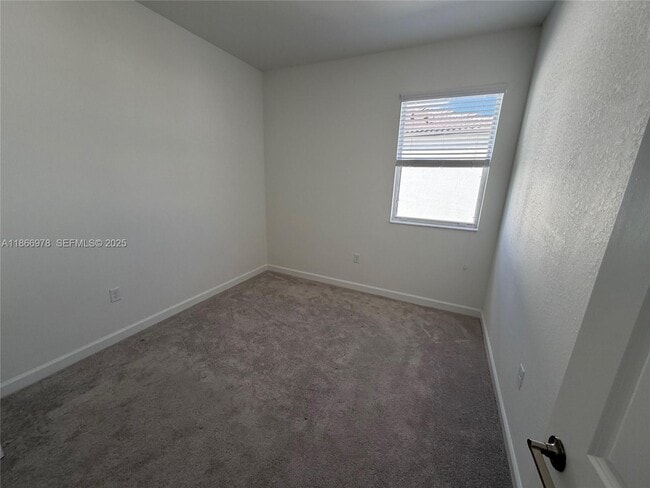 Building Photo - 2464 SE 24th Ct