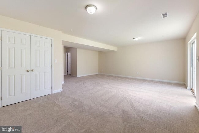 Building Photo - 555 English Oak Ln