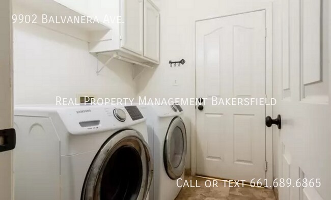 Building Photo - 9902 Balvanera Ave