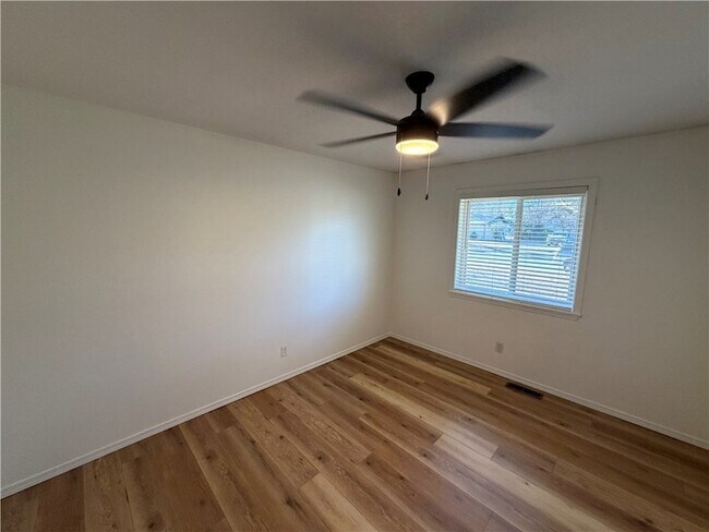 Building Photo - 2854 N Loxley Ave