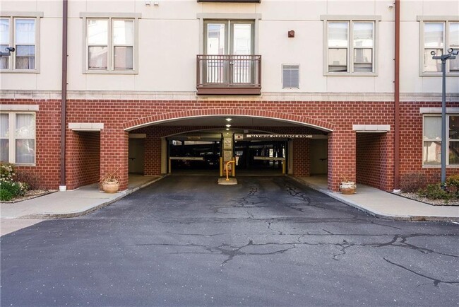 Building Photo - 1000 Providence Pl