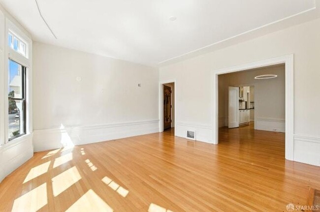 Building Photo - 3460 Pierce St