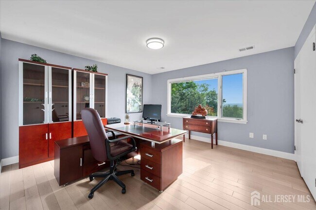 Building Photo - 950 Sunset Ridge