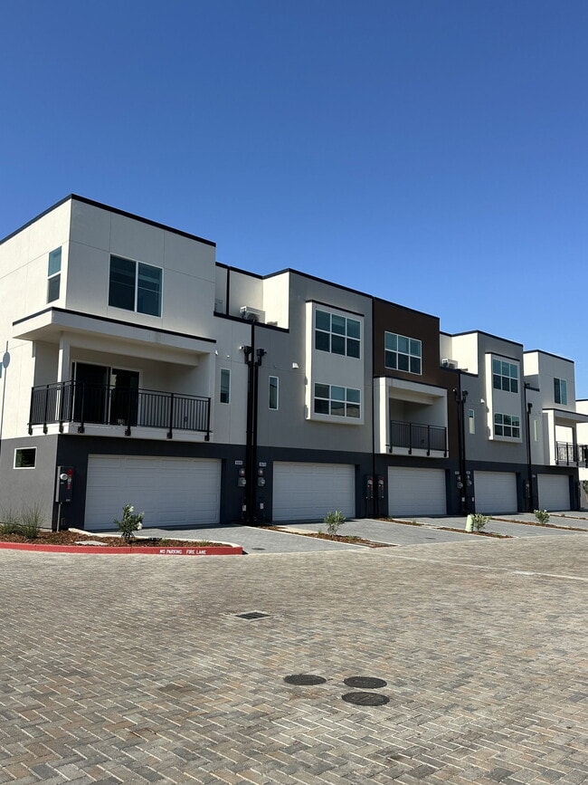 Building Photo - 8094 Quiet Knolls Dr