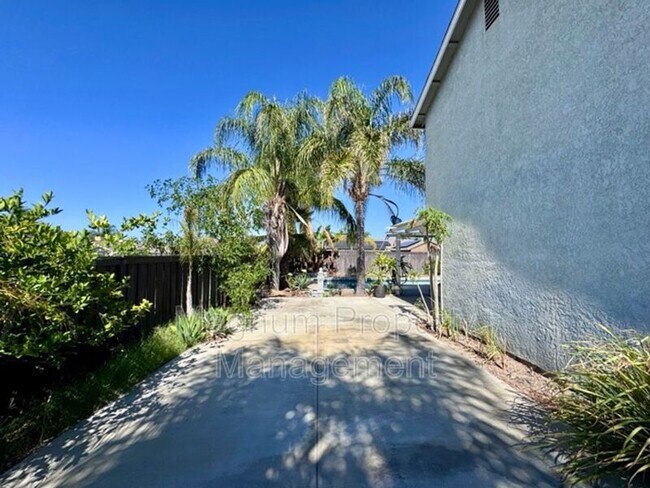 Building Photo - 29813 Park City Ave