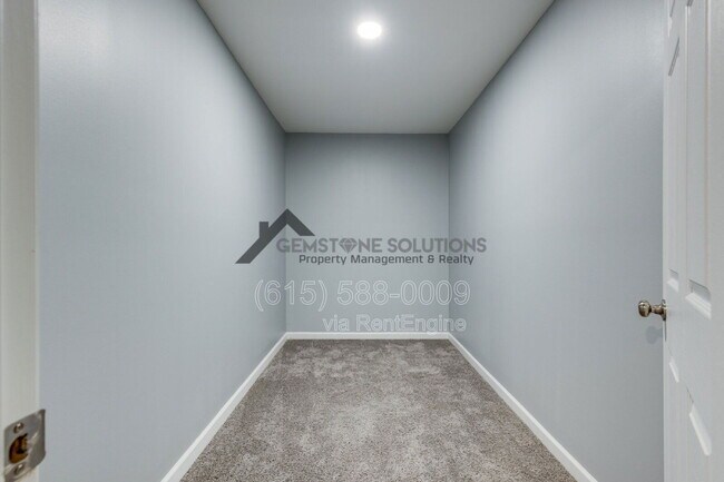 Building Photo - 2930 Primrose Cir