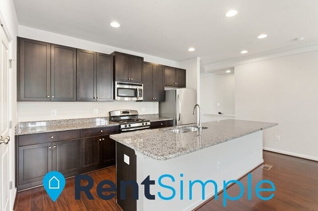 Building Photo - 7827 Crescent Park Dr