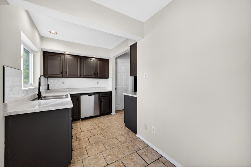 Building Photo - 3945 Crosby Dr
