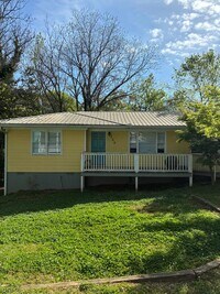 Building Photo - 3 bedroom 2 bathroom near St. Mary's Hospital