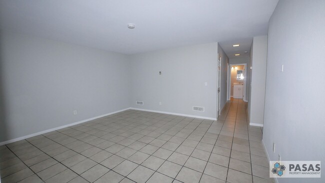 Building Photo - 1st Floor Remodeled Condo