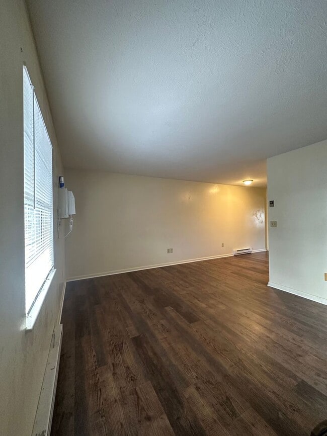 Building Photo - Apartment for Rent