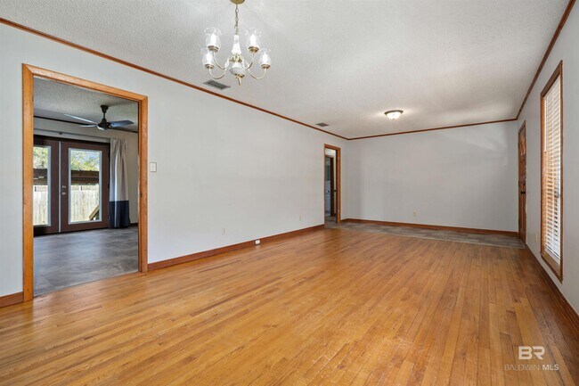 Building Photo - 30045 Wayside Dr