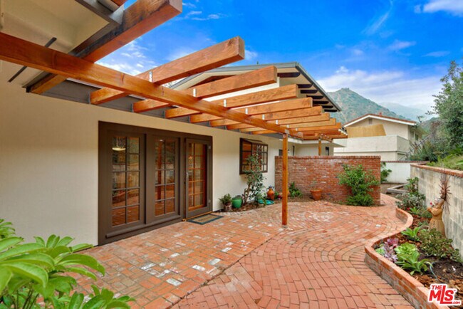 Building Photo - 5942 Paseo Cyn Dr