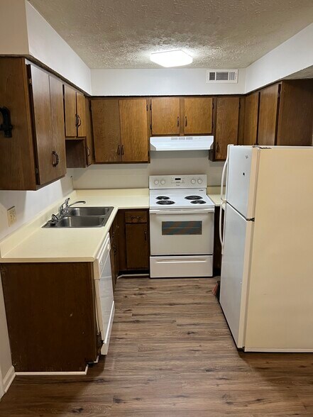 Building Photo - 2302 Rocky Brook Rd