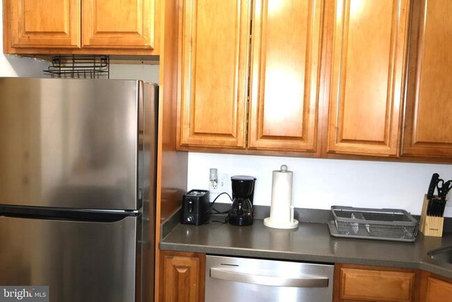 Building Photo - 5934 Mayflower Ct