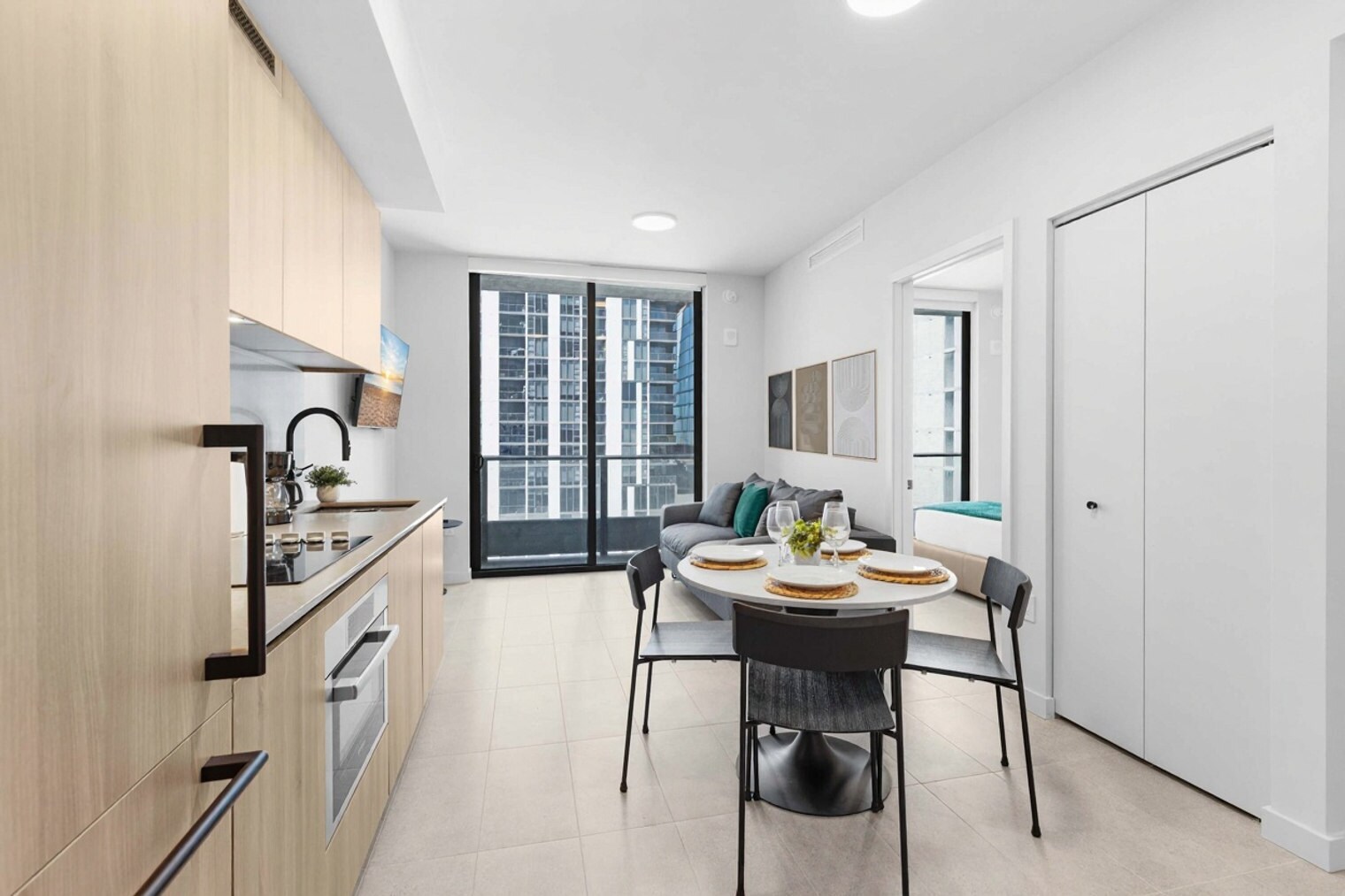 Building Photo - 501 NE 1st Ave